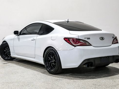 Used 2016 Hyundai Genesis Coupe 3.8 image 8