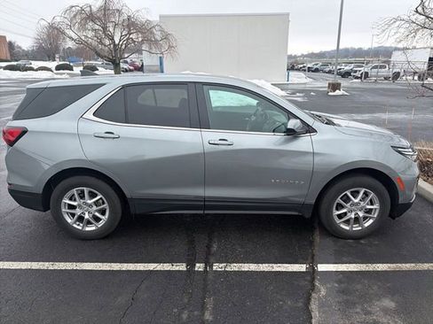 Used 2023 Chevrolet Equinox LT image 3