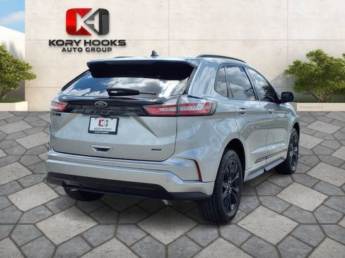 Used 2023 Ford Edge SE w/ Black Appearance Package AWD/4WD image 3