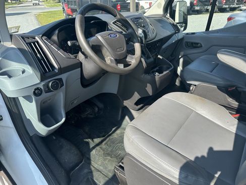 Used 2018 Ford Transit 250 130 Low Roof RWD image 11