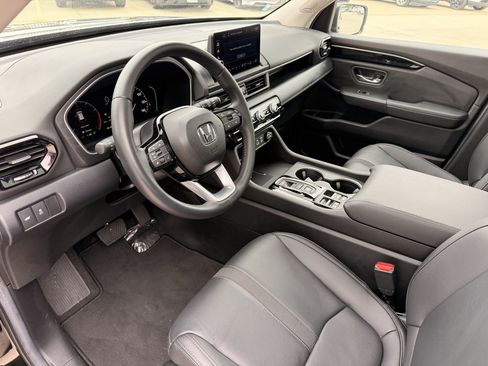 Certified 2025 Honda Pilot Touring image 10