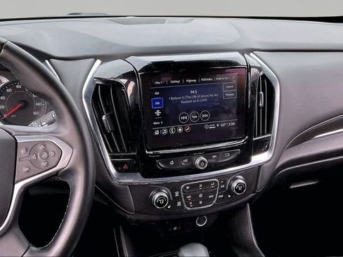 Used 2023 Chevrolet Traverse LT image 9