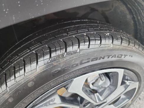 Used 2025 Chevrolet Trax RS w/ Driver Confidence Package FWD image 24