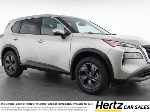 Used 2025 Nissan Rogue SV FWD image 1