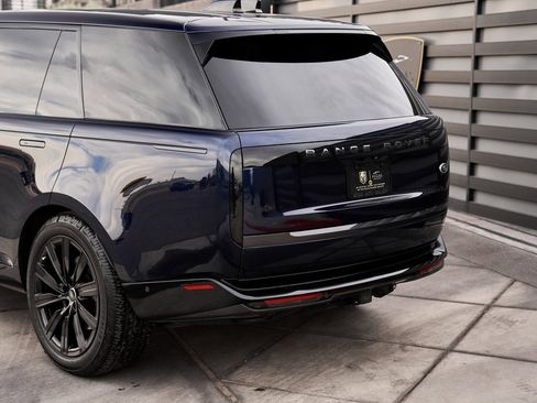 Used 2023 Land Rover Range Rover Long Wheelbase SE image 8