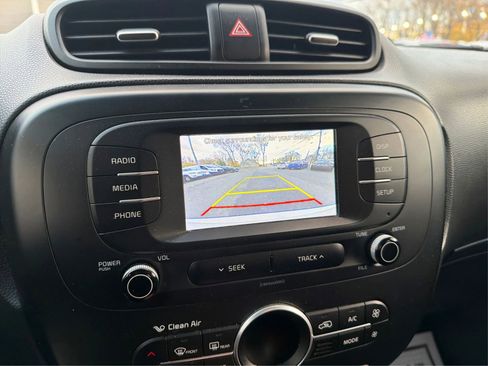 Used 2017 Kia Soul + image 27