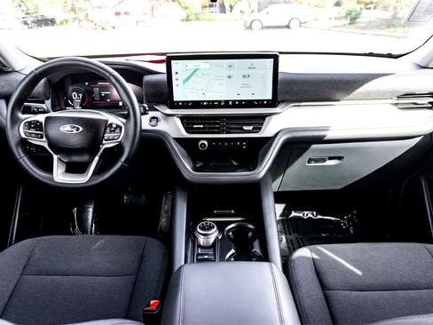 Used 2025 Ford Explorer Active image 29