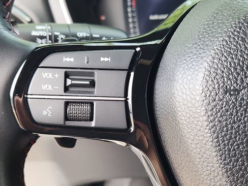 Certified 2025 Honda Pilot Black Edition image 19