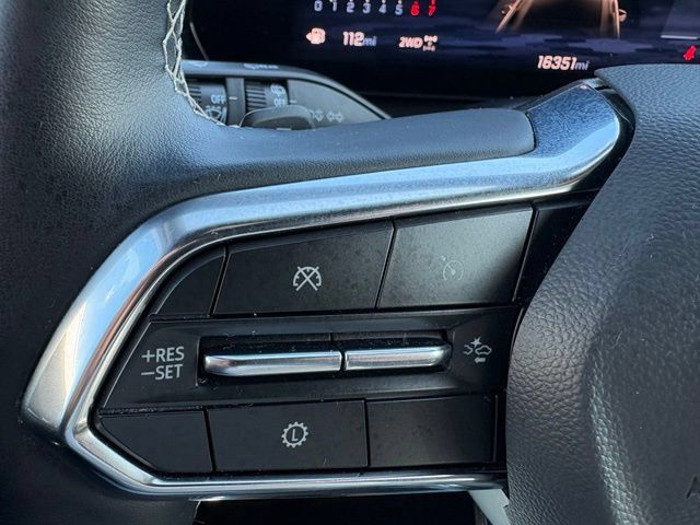 Used 2025 Chevrolet Traverse LT AWD/4WD image 23