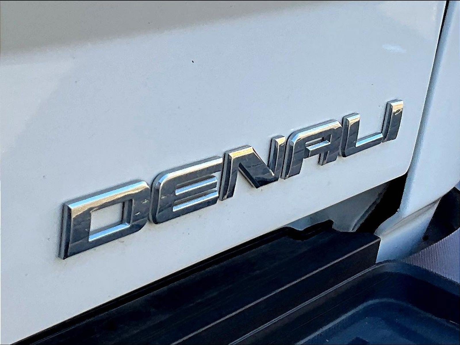 Used 2017 GMC Sierra 2500 Denali w/ Duramax Plus Package AWD/4WD image 25