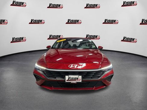 Used 2024 Hyundai Elantra SE image 2