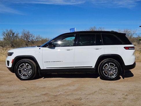 Used 2022 Jeep Grand Cherokee Trailhawk image 9