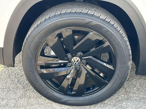 Used 2023 Volkswagen Atlas Cross Sport SE image 7