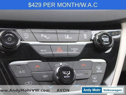 Used 2023 Chrysler Pacifica Touring-L image 41