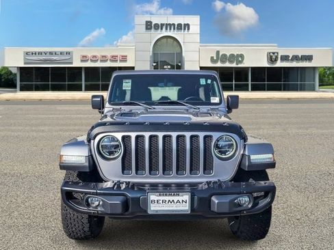 Certified 2019 Jeep Wrangler Unlimited Sahara w/ Quick Order Package 24M Moab AWD/4WD image 9