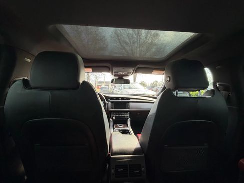 Used 2017 Jaguar XF R-Sport image 20