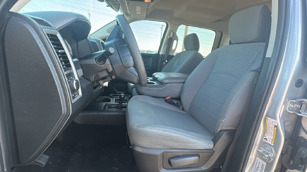 Used 2016 RAM 2500 Tradesman w/ Chrome Appearance Group AWD/4WD image 4