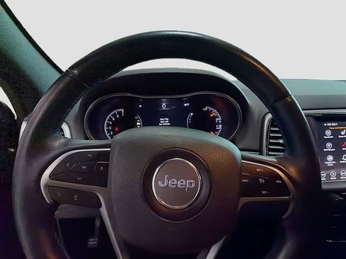 Used 2018 Jeep Grand Cherokee Laredo image 11