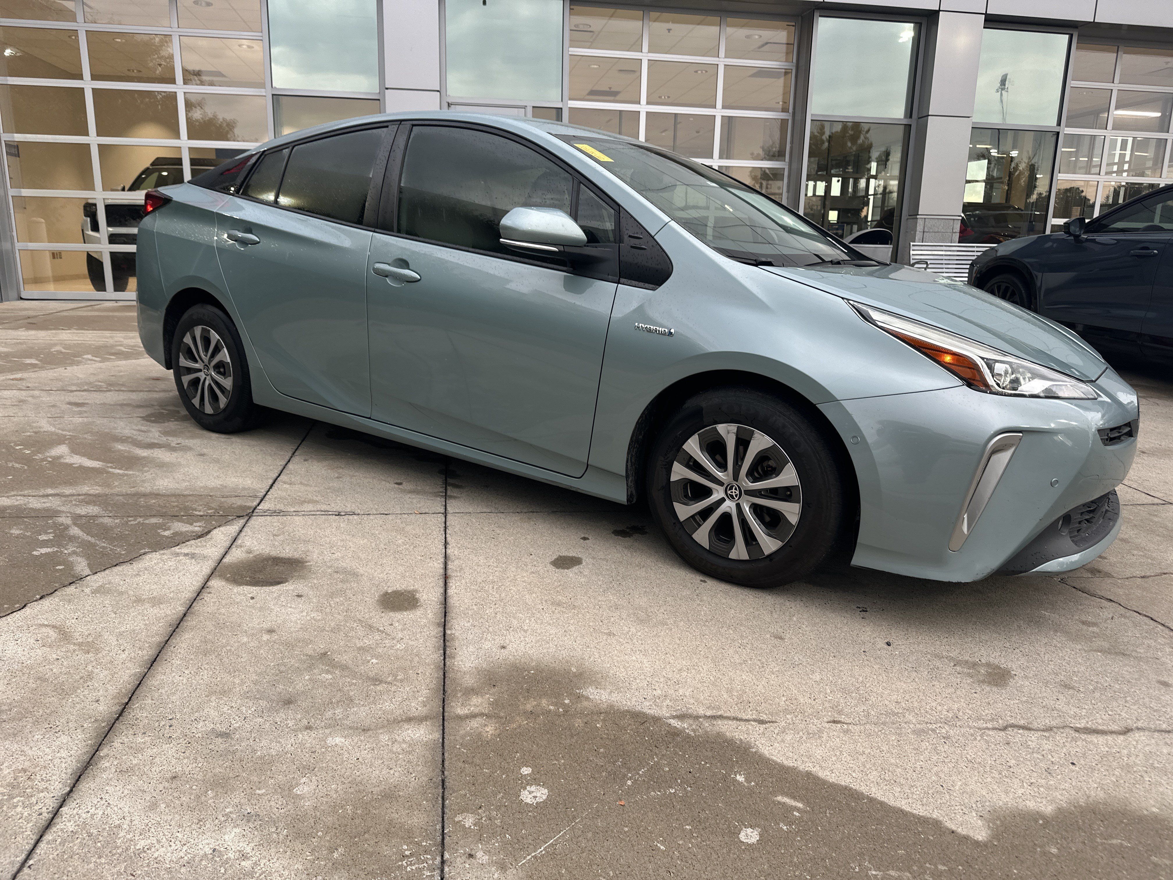 Used 2022 Toyota Prius XLE w/ Advanced Technology Package AWD/4WD image 2