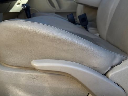 Used 2009 Volkswagen Beetle S image 36