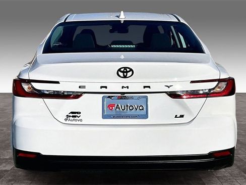 Used 2025 Toyota Camry LE image 5