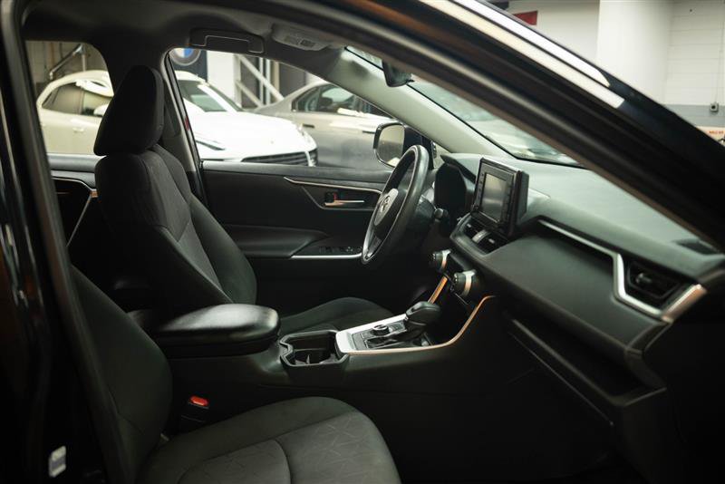Used 2020 Toyota RAV4 XLE AWD/4WD image 13