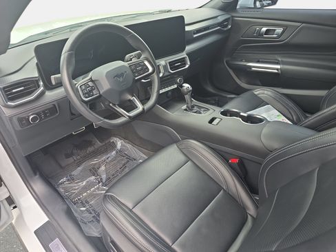 Used 2025 Ford Mustang GT Premium RWD image 15
