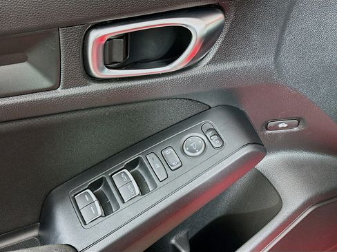 Used 2025 Honda Civic Sport image 15