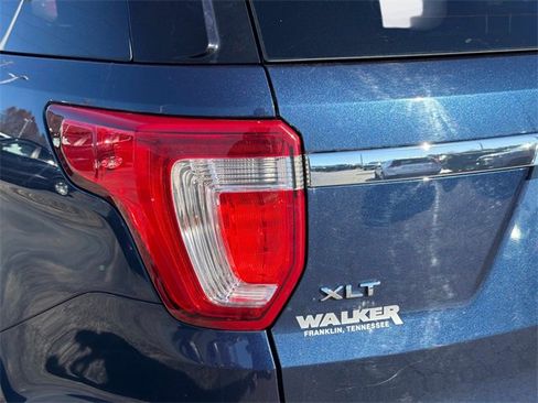 Used 2017 Ford Explorer XLT image 11