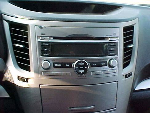 Used 2011 Subaru Outback 2.5i Premium w/ All-Weather Pkg image 22