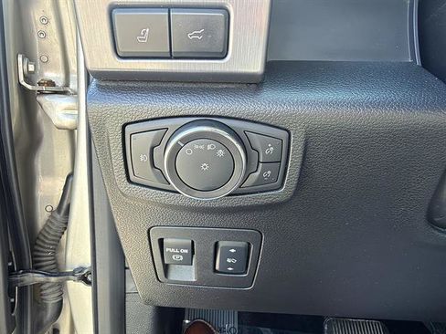 Used 2018 Ford Expedition Platinum AWD/4WD image 32
