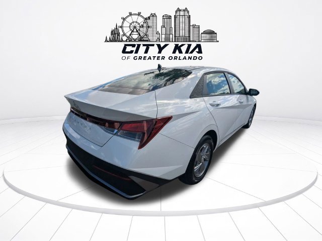 Used 2026 Hyundai Elantra SE FWD image 6