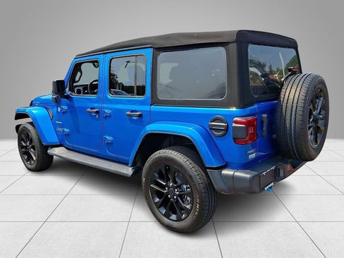 Used 2024 Jeep Wrangler Unlimited Sahara w/ Technology Group AWD/4WD image 7