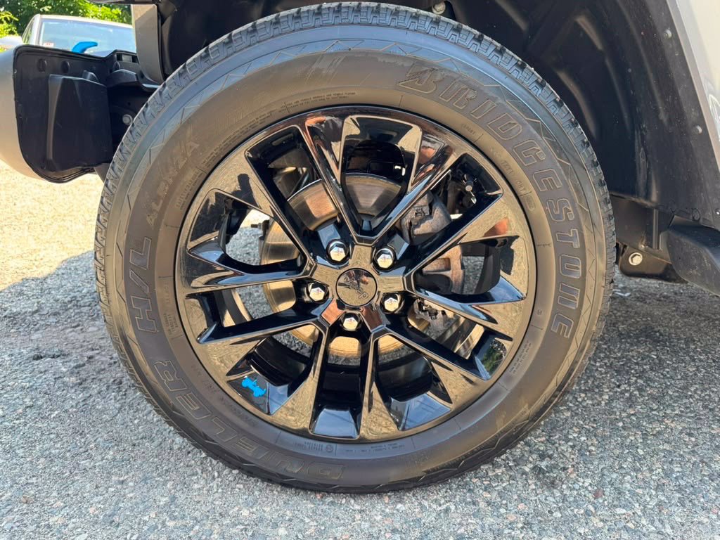 Used 2023 Jeep Wrangler Unlimited Sahara w/ Cold Weather Group AWD/4WD image 11