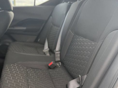 Used 2021 Nissan Kicks S image 17