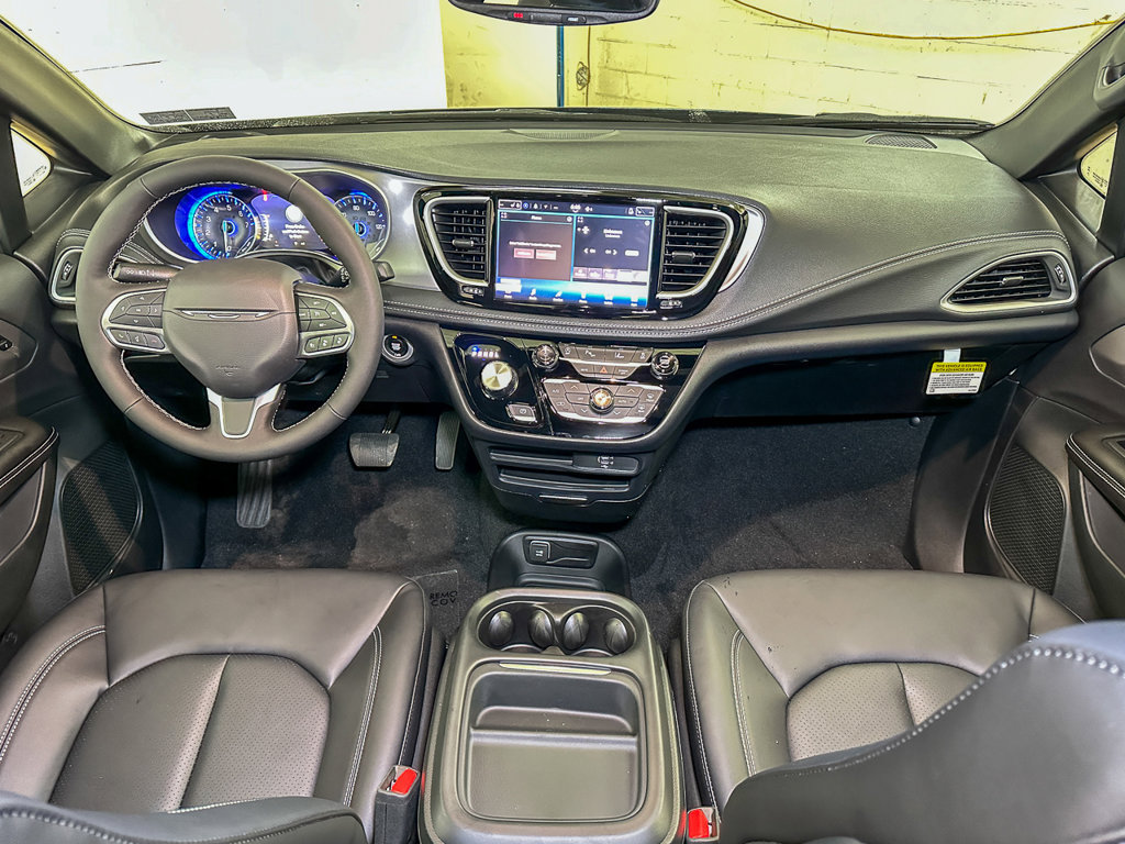 New 2027 Chrysler Pacifica Select AWD/4WD image 23