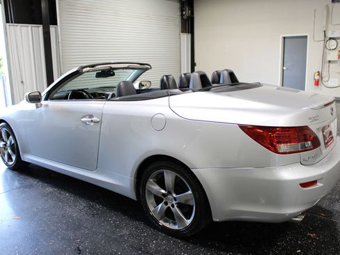 Used 2010 Lexus IS 350C w/ Luxury Pkg RWD image 35