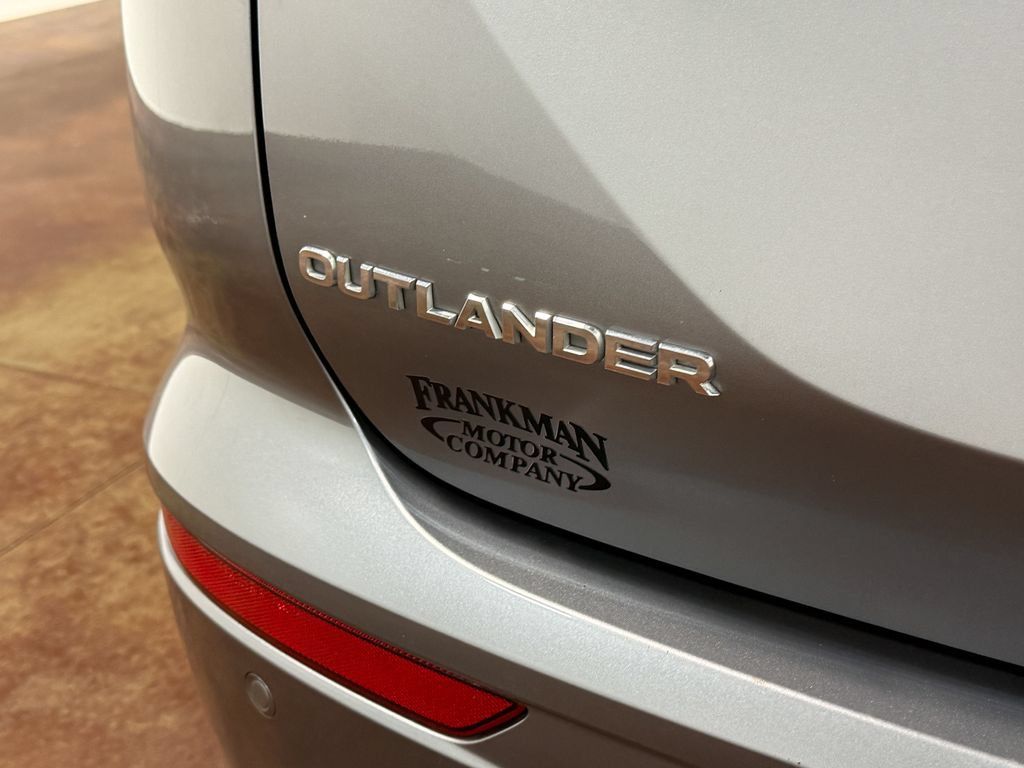 Used 2024 Mitsubishi Outlander SE AWD/4WD image 53