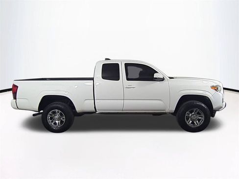 Used 2022 Toyota Tacoma SR AWD/4WD image 4