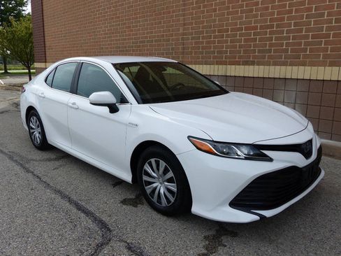 Used 2018 Toyota Camry LE FWD image 11