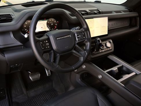 Used 2025 Land Rover Defender 110 X image 9