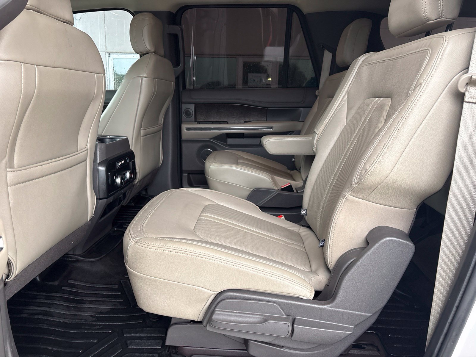 Used 2019 Ford Expedition Max Limited w/ Driver Assistance Package RWD image 18