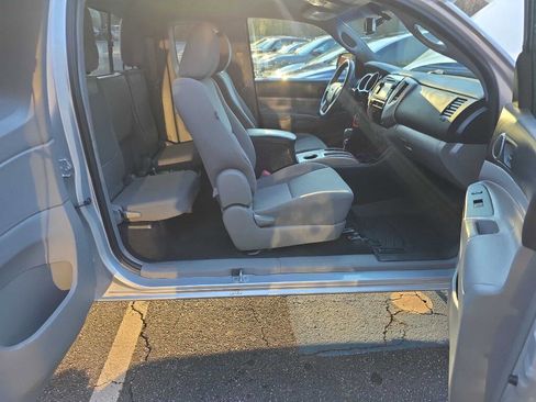 Used 2013 Toyota Tacoma PreRunner w/ SR5 Pkg image 16