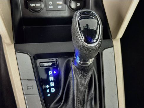 Used 2020 Hyundai Elantra SEL w/ Convenience Package (C2) FWD image 18