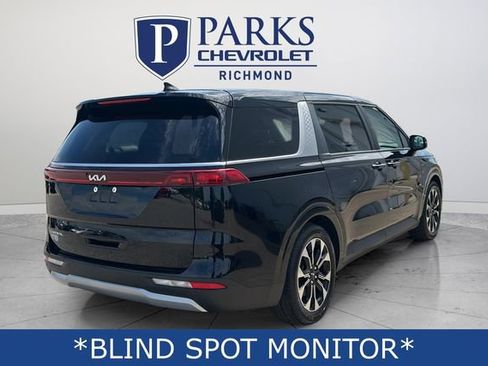 Used 2024 Kia Carnival EX FWD image 8
