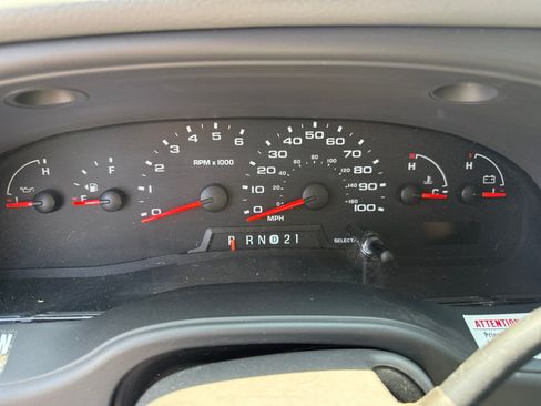 Used 2008 Ford E-250 and Econoline 250 Extended RWD image 10