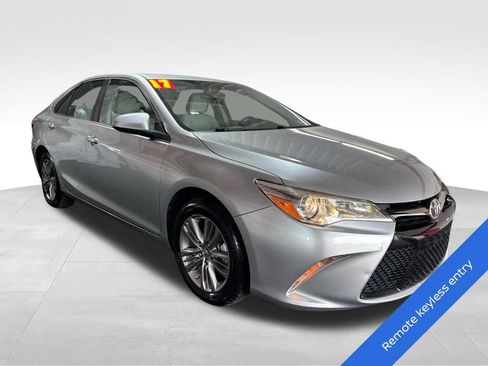 Used 2017 Toyota Camry SE FWD image 3