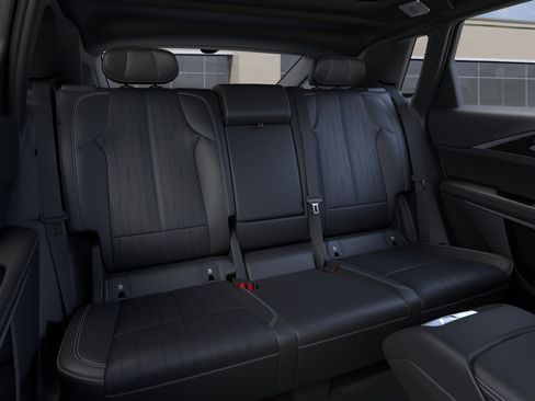 New 2026 Cadillac Lyriq Signature Sport w/ LPO, Floor Liner Package AWD/4WD image 17