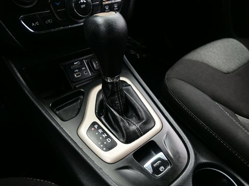 Used 2014 Jeep Cherokee Latitude FWD image 22