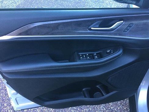 Used 2023 Jeep Grand Cherokee Limited image 14